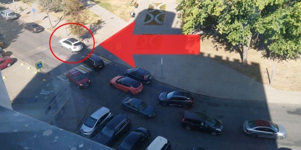 Один неудачно припаркованный автомобиль может создать проблемы многим. Вот доказательство Один неудачно припаркованный автомобиль может создать проблемы многим. Вот доказательство