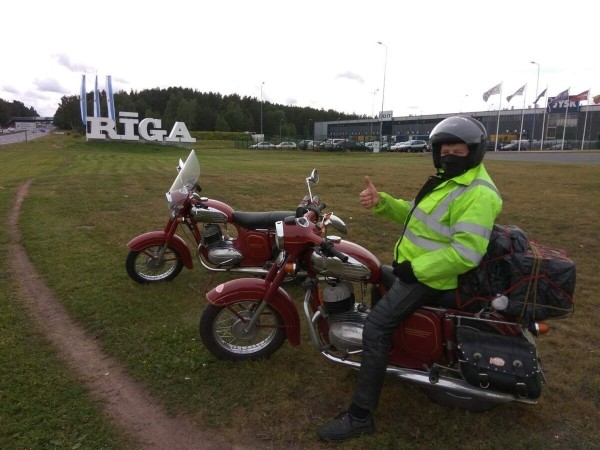 Однажды доехал до Мурманска! Белорус ежегодно путешествует на 50-летнем Jawa 350 Однажды доехал до Мурманска! Белорус ежегодно путешествует на 50-летнем Jawa 350