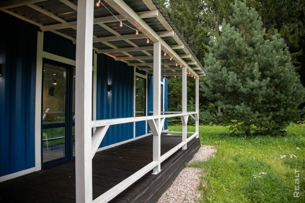 Белорусы построили дом из морского контейнера по туториалу на YouTube. Во сколько она обошлась? Белорусы построили дом из морского контейнера по туториалу на YouTube. Во сколько она обошлась?