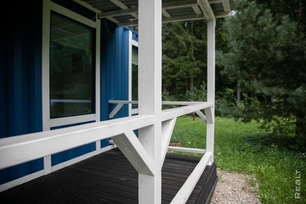 Белорусы построили дом из морского контейнера по туториалу на YouTube. Во сколько она обошлась? Белорусы построили дом из морского контейнера по туториалу на YouTube. Во сколько она обошлась?