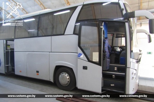 Брестские таможенники обнаружили 19 королевских питонов в рейсовом автобусе из Польши Брестские таможенники обнаружили 19 королевских питонов в рейсовом автобусе из Польши