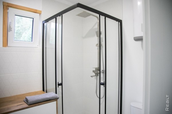 Белорусы построили дом из морского контейнера по туториалу на YouTube. Во сколько она обошлась? Белорусы построили дом из морского контейнера по туториалу на YouTube. Во сколько она обошлась?