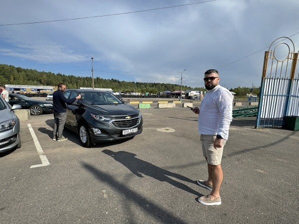 Машина — по низу рынка. И не берут... Почему так сложно продать свежий Chevrolet Equinox из Америки? Машина — по низу рынка. И не берут... Почему так сложно продать свежий Chevrolet Equinox из Америки?