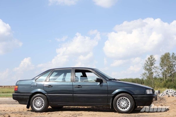 Знаковая машина? Покатались на 34-летнем Volkswagen Passat B3 Знаковая машина? Покатались на 34-летнем Volkswagen Passat B3