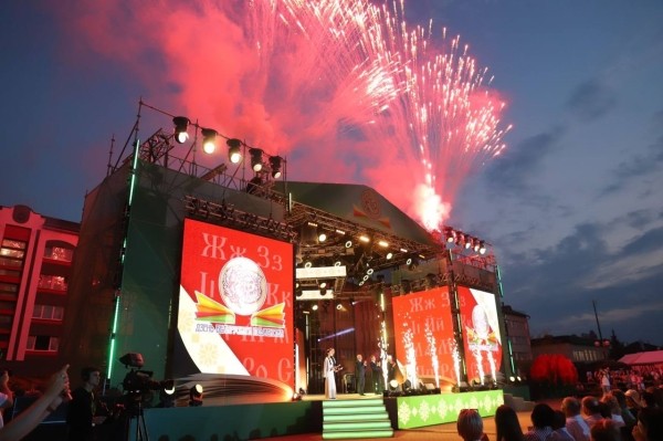 Видео праздничного фейерверка в Ивацевичах Видео праздничного фейерверка в Ивацевичах