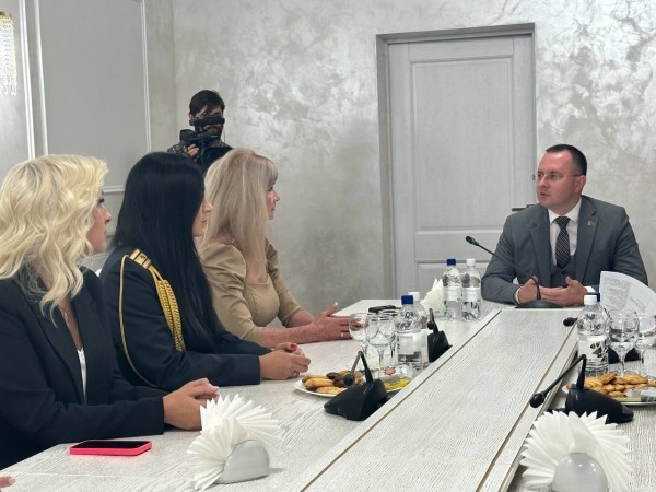 В Брестском горисполкоме прошла особенная встреча, посвященная Дню матери В Брестском горисполкоме прошла особенная встреча, посвященная Дню матери