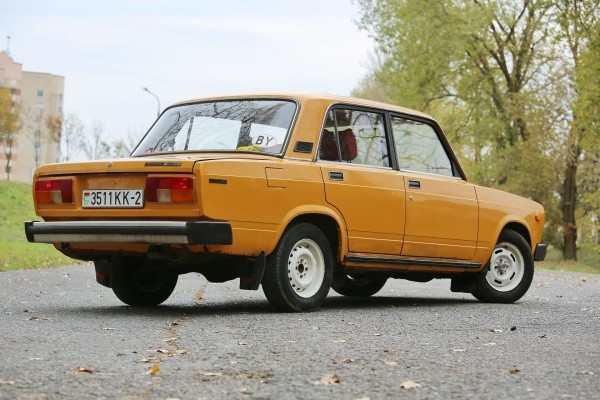 В одних руках с 1982 года! В Беларуси продают редкий ВАЗ-2105 с красным салоном В одних руках с 1982 года! В Беларуси продают редкий ВАЗ-2105 с красным салоном