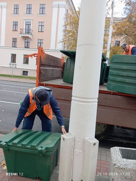 На улицах Бреста начали расставлять ящики с песком На улицах Бреста начали расставлять ящики с песком