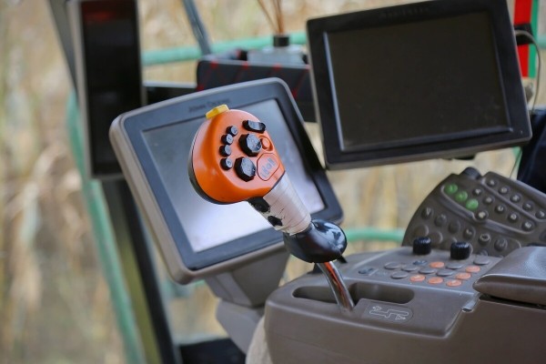 «Днёвка» — 168 рублей! Сколько зарабатывает механизатор на кормоуборочном комбайне John Deere «Днёвка» — 168 рублей! Сколько зарабатывает механизатор на кормоуборочном комбайне John Deere