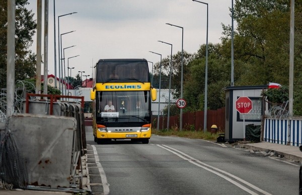«Возьму льготника из Бреста в Варшаву бесплатно». Белорусы придумали новый способ заработать на прохождении границы «Возьму льготника из Бреста в Варшаву бесплатно». Белорусы придумали новый способ заработать на прохождении границы