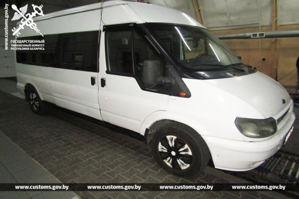 Мужчина хотел незаконно перевезти через границу 95 кошельков для криптовалюты. Брестские таможенники нашли тайники