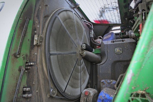 «Днёвка» — 168 рублей! Сколько зарабатывает механизатор на кормоуборочном комбайне John Deere «Днёвка» — 168 рублей! Сколько зарабатывает механизатор на кормоуборочном комбайне John Deere