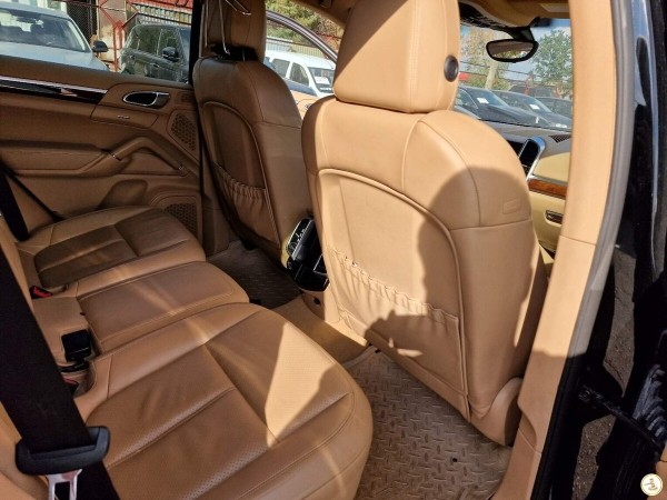 На белорусском аукционе активно торговались за битый Porsche. Какова финальная ставка? На белорусском аукционе активно торговались за битый Porsche. Какова финальная ставка?