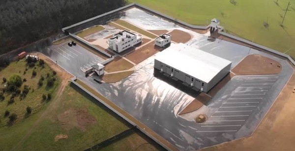 Под Брестом у трассы М1 продают логистический центр — за него хотят очень большую сумму Под Брестом у трассы М1 продают логистический центр — за него хотят очень большую сумму