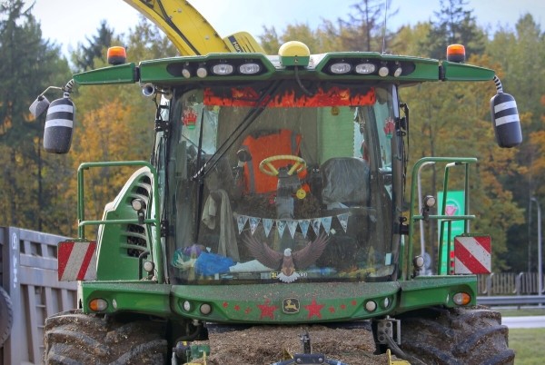 «Днёвка» — 168 рублей! Сколько зарабатывает механизатор на кормоуборочном комбайне John Deere «Днёвка» — 168 рублей! Сколько зарабатывает механизатор на кормоуборочном комбайне John Deere