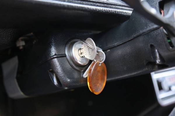 В одних руках с 1982 года! В Беларуси продают редкий ВАЗ-2105 с красным салоном В одних руках с 1982 года! В Беларуси продают редкий ВАЗ-2105 с красным салоном