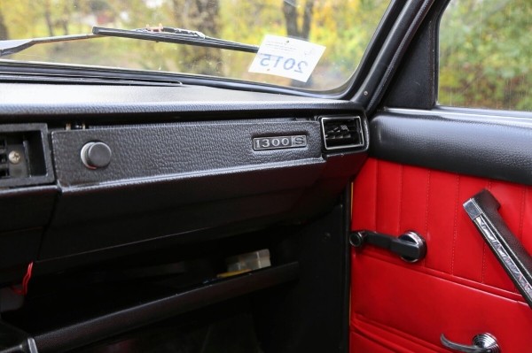 В одних руках с 1982 года! В Беларуси продают редкий ВАЗ-2105 с красным салоном В одних руках с 1982 года! В Беларуси продают редкий ВАЗ-2105 с красным салоном