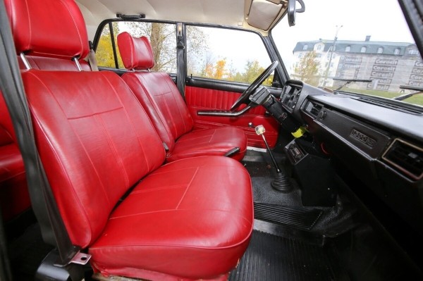 В одних руках с 1982 года! В Беларуси продают редкий ВАЗ-2105 с красным салоном В одних руках с 1982 года! В Беларуси продают редкий ВАЗ-2105 с красным салоном