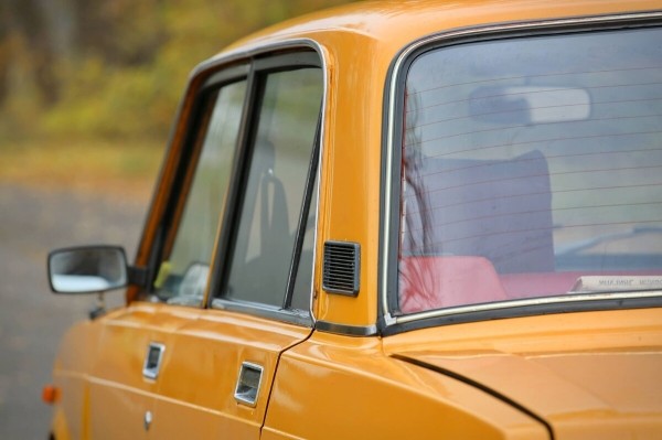 В одних руках с 1982 года! В Беларуси продают редкий ВАЗ-2105 с красным салоном В одних руках с 1982 года! В Беларуси продают редкий ВАЗ-2105 с красным салоном