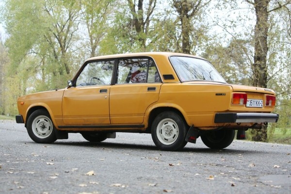 В одних руках с 1982 года! В Беларуси продают редкий ВАЗ-2105 с красным салоном В одних руках с 1982 года! В Беларуси продают редкий ВАЗ-2105 с красным салоном