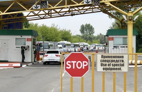 «Возьму льготника из Бреста в Варшаву бесплатно». Белорусы придумали новый способ заработать на прохождении границы «Возьму льготника из Бреста в Варшаву бесплатно». Белорусы придумали новый способ заработать на прохождении границы