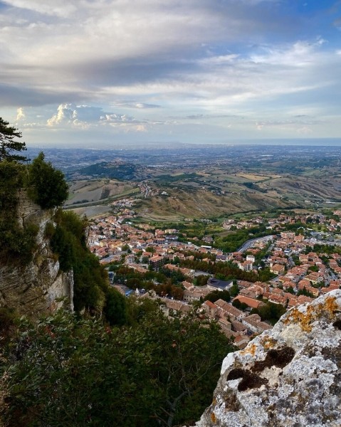 Белорус 10 лет работал водителем в МЧС, а потом стал дальнобойщиком. Вот что он рассказал Белорус 10 лет работал водителем в МЧС, а потом стал дальнобойщиком. Вот что он рассказал