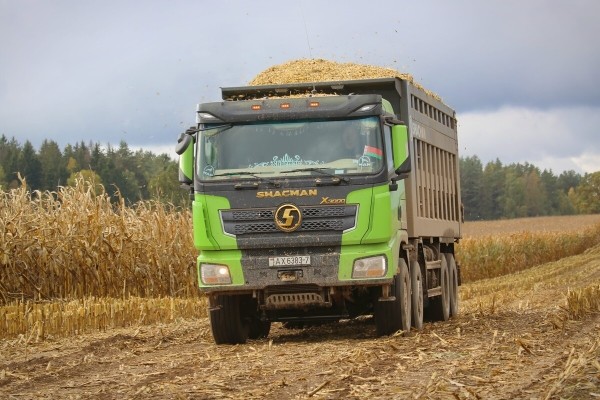 «Днёвка» — 168 рублей! Сколько зарабатывает механизатор на кормоуборочном комбайне John Deere «Днёвка» — 168 рублей! Сколько зарабатывает механизатор на кормоуборочном комбайне John Deere