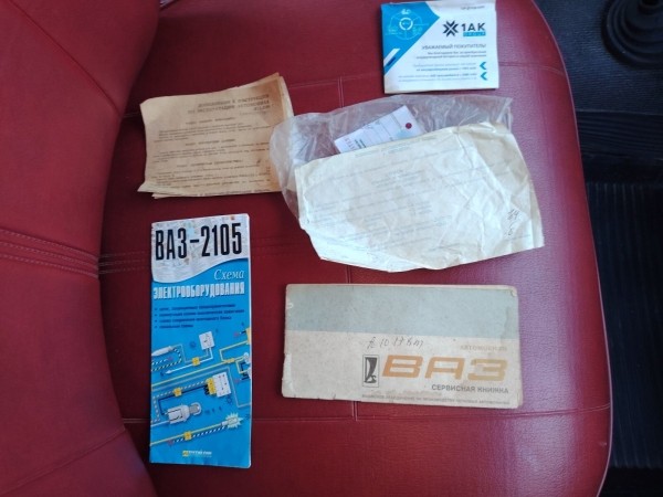 В одних руках с 1982 года! В Беларуси продают редкий ВАЗ-2105 с красным салоном В одних руках с 1982 года! В Беларуси продают редкий ВАЗ-2105 с красным салоном