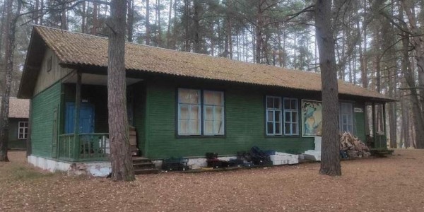 Под Брестом можно купить корпуса бывшего пионерского лагеря Под Брестом можно купить корпуса бывшего пионерского лагеря