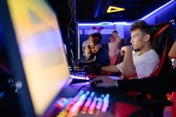 НОВОСТЬ для геймеров: в Бресте открылся крутой компьютерный клуб «CyberX»! Фотоотчёт и цены НОВОСТЬ для геймеров: в Бресте открылся крутой компьютерный клуб «CyberX»! Фотоотчёт и цены