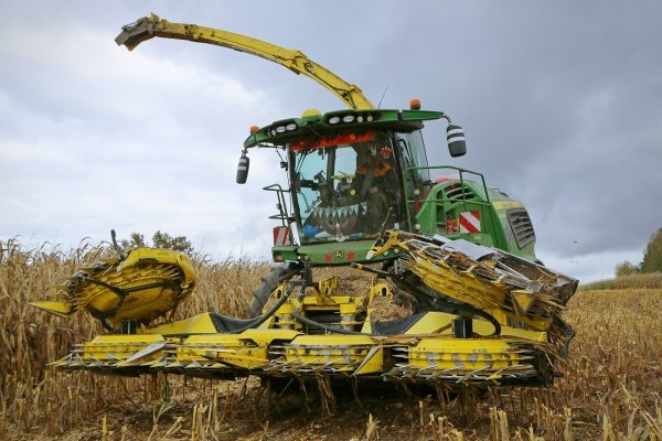 «Днёвка» — 168 рублей! Сколько зарабатывает механизатор на кормоуборочном комбайне John Deere «Днёвка» — 168 рублей! Сколько зарабатывает механизатор на кормоуборочном комбайне John Deere