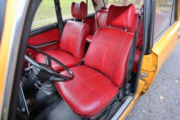 В одних руках с 1982 года! В Беларуси продают редкий ВАЗ-2105 с красным салоном В одних руках с 1982 года! В Беларуси продают редкий ВАЗ-2105 с красным салоном