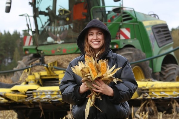 «Днёвка» — 168 рублей! Сколько зарабатывает механизатор на кормоуборочном комбайне John Deere «Днёвка» — 168 рублей! Сколько зарабатывает механизатор на кормоуборочном комбайне John Deere