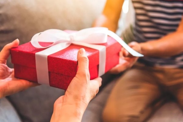 Пригрозил бывшей судом, если не вернёт дорогой подарок. Такое возможно? Пригрозил бывшей судом, если не вернёт дорогой подарок. Такое возможно?