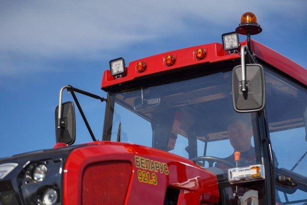 МТЗ готовит новый трактор в специальной модификации — первые подробности МТЗ готовит новый трактор в специальной модификации — первые подробности