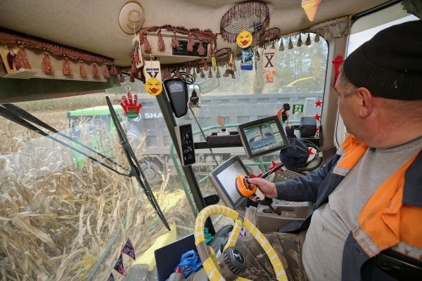 «Днёвка» — 168 рублей! Сколько зарабатывает механизатор на кормоуборочном комбайне John Deere «Днёвка» — 168 рублей! Сколько зарабатывает механизатор на кормоуборочном комбайне John Deere