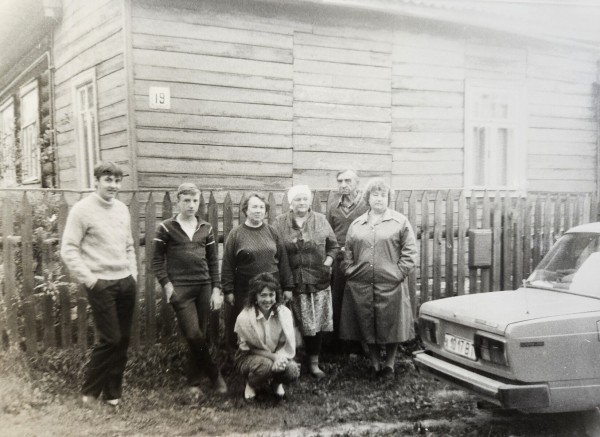 В одних руках с 1982 года! В Беларуси продают редкий ВАЗ-2105 с красным салоном В одних руках с 1982 года! В Беларуси продают редкий ВАЗ-2105 с красным салоном