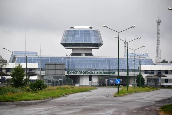 Строительство крупной зоны ожидания вблизи пункта пропуска «Козловичи» на белорусско-польской границе планируют завершить к концу 2025 года Строительство крупной зоны ожидания вблизи пункта пропуска «Козловичи» на белорусско-польской границе планируют завершить к концу 2025 года