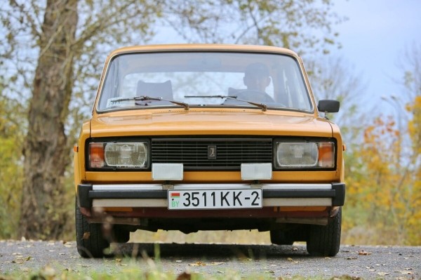 В одних руках с 1982 года! В Беларуси продают редкий ВАЗ-2105 с красным салоном В одних руках с 1982 года! В Беларуси продают редкий ВАЗ-2105 с красным салоном