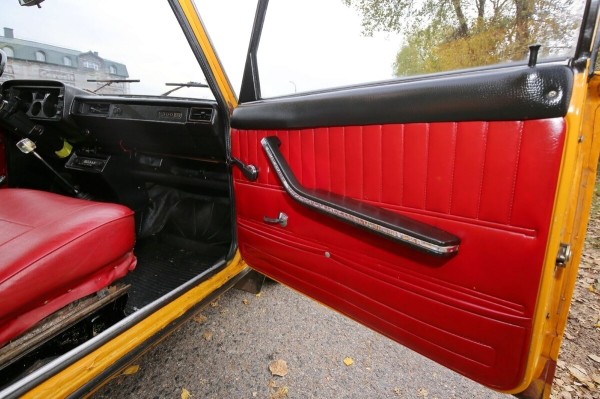 В одних руках с 1982 года! В Беларуси продают редкий ВАЗ-2105 с красным салоном В одних руках с 1982 года! В Беларуси продают редкий ВАЗ-2105 с красным салоном