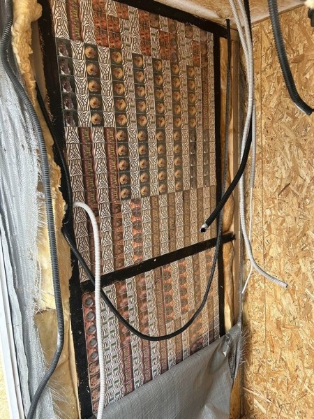 Тайник с 5000 пачками сигарет нашли в фуре под управлением белоруса Тайник с 5000 пачками сигарет нашли в фуре под управлением белоруса