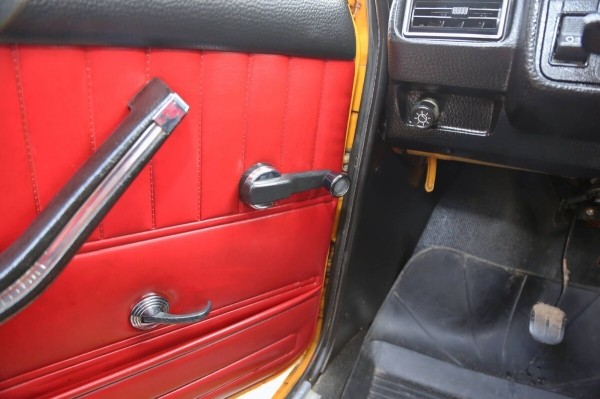 В одних руках с 1982 года! В Беларуси продают редкий ВАЗ-2105 с красным салоном В одних руках с 1982 года! В Беларуси продают редкий ВАЗ-2105 с красным салоном