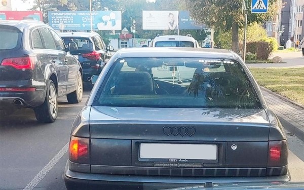 В Барановичах замечено авто с необычной эмблемой В Барановичах замечено авто с необычной эмблемой