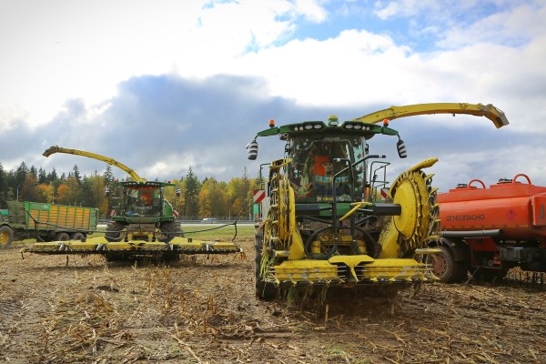 «Днёвка» — 168 рублей! Сколько зарабатывает механизатор на кормоуборочном комбайне John Deere «Днёвка» — 168 рублей! Сколько зарабатывает механизатор на кормоуборочном комбайне John Deere