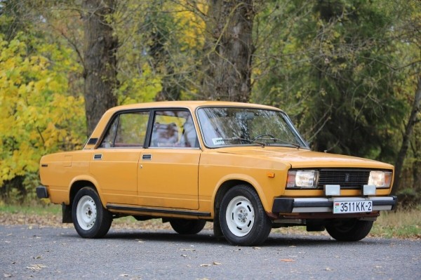 В одних руках с 1982 года! В Беларуси продают редкий ВАЗ-2105 с красным салоном В одних руках с 1982 года! В Беларуси продают редкий ВАЗ-2105 с красным салоном