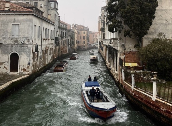 Белорус 10 лет работал водителем в МЧС, а потом стал дальнобойщиком. Вот что он рассказал Белорус 10 лет работал водителем в МЧС, а потом стал дальнобойщиком. Вот что он рассказал