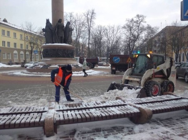 Почти 70 единиц спецтехники готовы выйти на улицы Бреста при снегопаде и гололеде Почти 70 единиц спецтехники готовы выйти на улицы Бреста при снегопаде и гололеде
