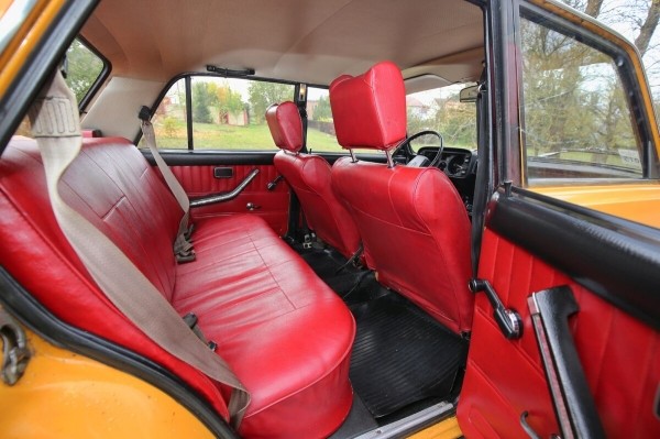 В одних руках с 1982 года! В Беларуси продают редкий ВАЗ-2105 с красным салоном В одних руках с 1982 года! В Беларуси продают редкий ВАЗ-2105 с красным салоном