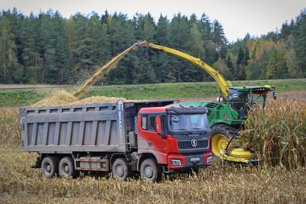 «Днёвка» — 168 рублей! Сколько зарабатывает механизатор на кормоуборочном комбайне John Deere «Днёвка» — 168 рублей! Сколько зарабатывает механизатор на кормоуборочном комбайне John Deere