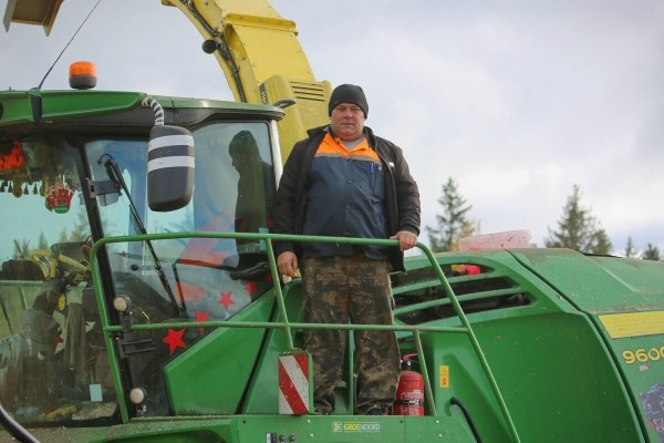 «Днёвка» — 168 рублей! Сколько зарабатывает механизатор на кормоуборочном комбайне John Deere «Днёвка» — 168 рублей! Сколько зарабатывает механизатор на кормоуборочном комбайне John Deere